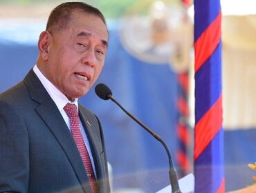 Menteri Pertahanan RI Ryamizard Ryacudu membuka acara peresmian Tugu Persahabatan Indonesia-Kamboja bertempat di Kamphong Thom, Sabtu (13/7). Foto: Dok. Kemenhan