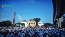 Ribuan warga yang mengikuti pelaksanaan salat id di Palembang, Rabu (5/6) Foto: abp/Urban Id.