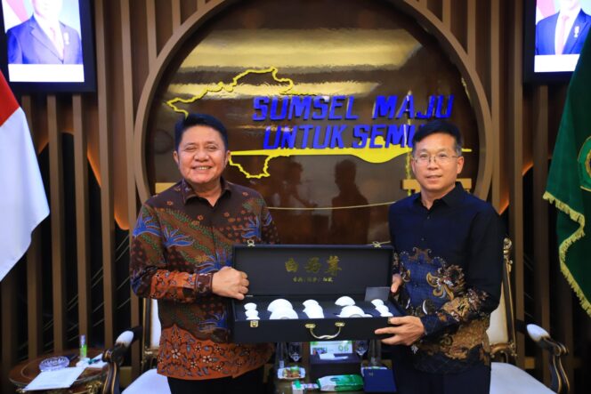 
Herman Deru Sambut Investor China, Jajaki Kerja Sama Pembangunan PLTA di OKU Selatan