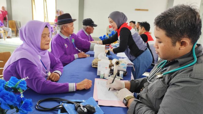 
Peringati Hari Lansia Nasional, Puluhan Lansia Desa Pangkul Ikuti PKG
