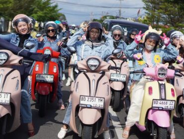 Puluhan Pengguna Fazzio dan Filano Diajak Menjelajahi Destinasi Pantai Sambil Menampilkan Kreativitas dan Fashion Kekinian. Foto : Dok Yamaha Thamrin