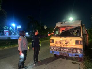Polisi saat olah TKP di Jalan Noerdin Pandjie, Palembang. Foto : Dok Polsek Sukarami