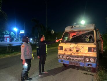 Polisi saat olah TKP di Jalan Noerdin Pandjie, Palembang. Foto : Dok Polsek Sukarami
