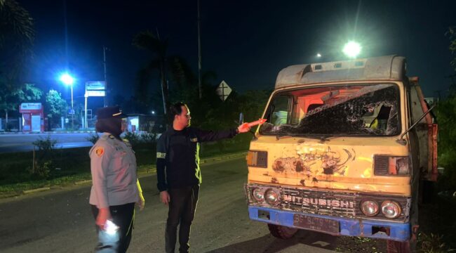 Polisi saat olah TKP di Jalan Noerdin Pandjie, Palembang. Foto : Dok Polsek Sukarami