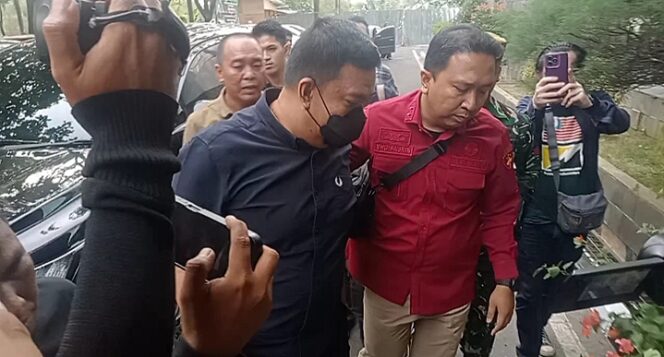 
Wabup PALI, Iwan Tuaji saat tiba di Kejati Sumsel. Foto : Jefri/Kordanews