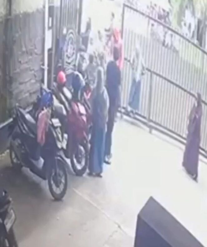 
Rekaman CCTV salah satu Sekolah Dasar di Palembang saat kejadian kekerasan/ist. 