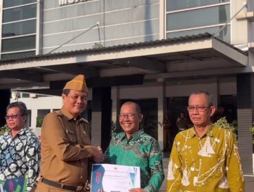 Bupati Muara Enim, Edison di sela-sela memimpin apel di Pemkab Muara Enim. Foto : Diskominfo Muara Enim