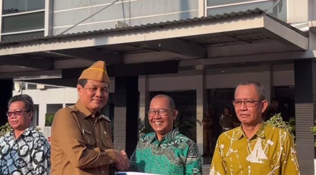 Bupati Muara Enim, Edison di sela-sela memimpin apel di Pemkab Muara Enim. Foto : Diskominfo Muara Enim