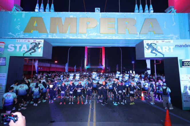 
Sambut HUT Palembang ke-1343, Ribuan Pelari dari 140 Daerah Ramaikan Mandiri Ampera Tourism Run
