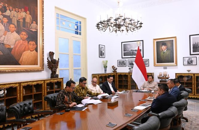 
Prabowo Terima Laporan DEN, Survei MBG Tunjukkan Dampak Positif bagi UMKM
