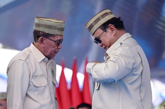 
Prabowo Terima Lencana Emas Adi Bhakti Tani Nelayan Maha Utama dari KTNA Nasional