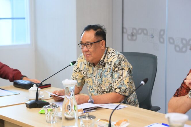 
Cik Ujang Dorong Percepatan Pelabuhan Tanjung Carat dan Infrastruktur Pendukung dalam Rapat BUP Bersama Pelindo