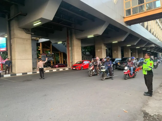 
Kecelakaan beruntun di kawasan Pasar Cinde dan Bawah Stasiun LRT Cinde (Dok: Polrestabes Palembang)