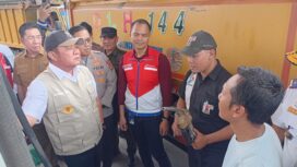 Gubernur Sumsel Herman Deru saat mengecek SPBU di Jalan Noerdin Pandjie Palembang. Foto : Abdullah Toriq/Urban Id