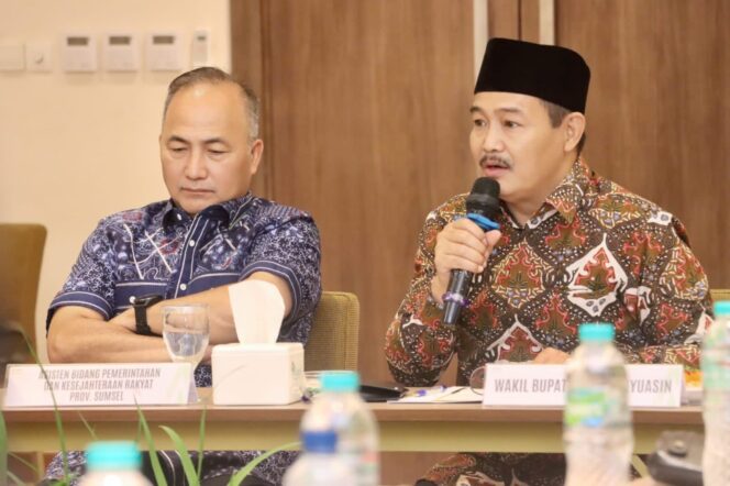 
Apriyadi Pimpin Langsung Rapat Percepatan Jembatan Lalan, Kontraktor Diberi Tenggat Waktu Sepekan