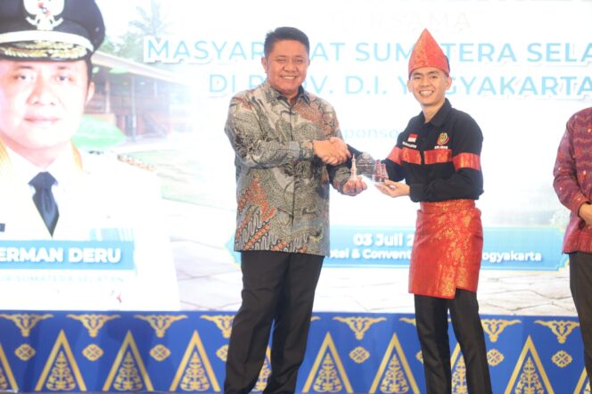 
Herman Deru Ajak Mahasiswa Sumsel Jadi Mitra Pembangunan dan Dukung Program Health Tourism