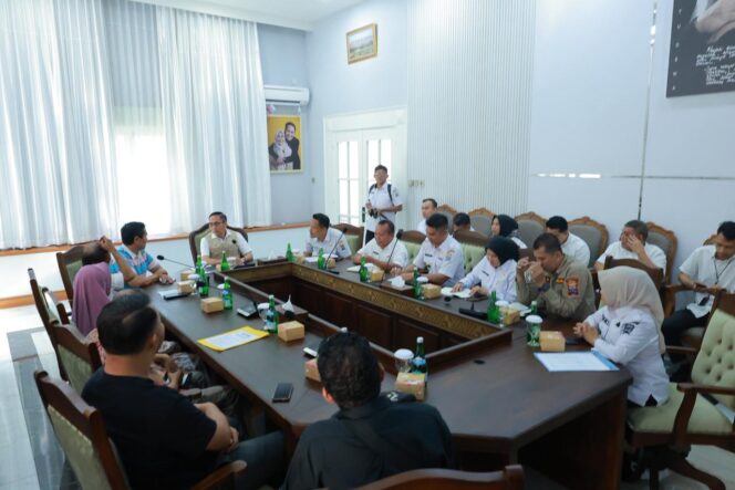 
Pedagang Stadion Kamboja Temui Wali Kota Palembang, Relokasi 27 Kios Ditunda Sementara