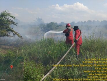 Manggala Agni saat memadamkan kebakaran lahan di OKI. Foto : Manggala Agni