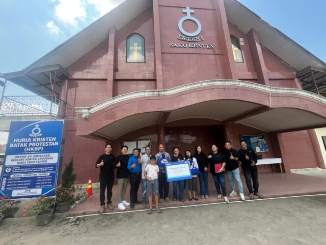
Hadirkan Manfaat Nyata bagi Masyarakat, BRI Region 4 Palembang Salurkan Bantuan Sembako ke Enam Gereja