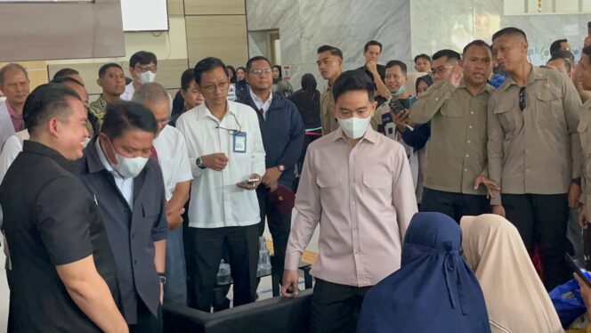 
Tinjau RSUD Siti Fatimah, Gibran Tegaskan Pasien BPJS dan Umum Harus Dilayani Setara