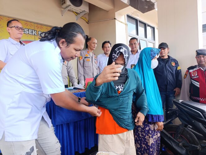 
Menyamar Jadi Perempuan, Dua Residivis Gasak Rp50 Juta dari Rumah Tetangganya di Sako