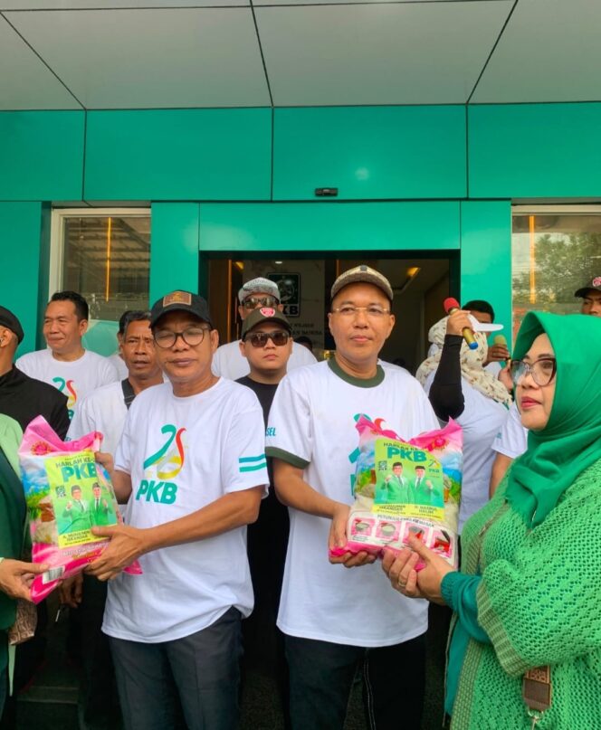 
Harlah ke-28, PKB Sumsel Bagikan 1.250 Karung Beras dan Gelar Nobar Final di Kantor DPW