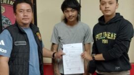 Pelaku saat diamankan di Polres Banyuasin. Foto : Istimewa