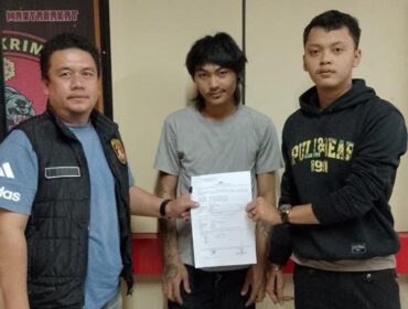 Pelaku saat diamankan di Polres Banyuasin. Foto : Istimewa
