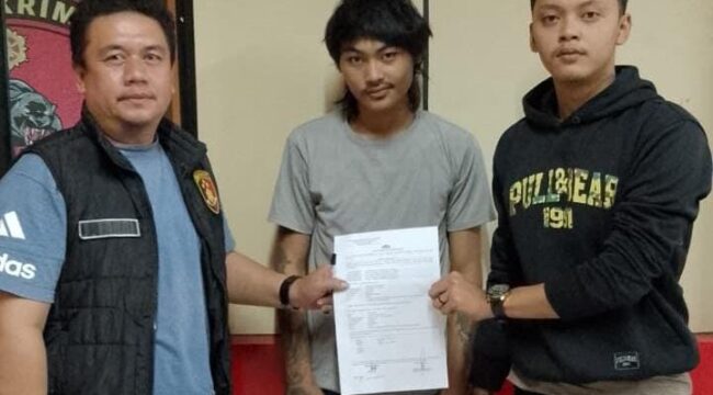 Pelaku saat diamankan di Polres Banyuasin. Foto : Istimewa