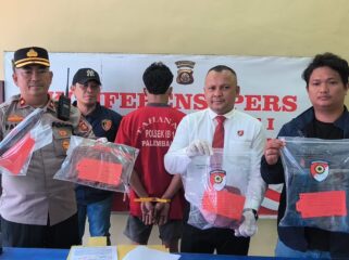 Polsek IB I Palembang saat menggelar press rilis kasus penikaman terkait utang sabu. Foto : Istimewa