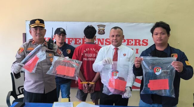 Polsek IB I Palembang saat menggelar press rilis kasus penikaman terkait utang sabu. Foto : Istimewa