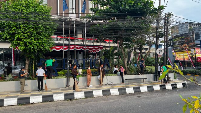 
BATIQA Hotel Palembang Tegaskan Komitmen Kebersihan Hingga Area Trotoar