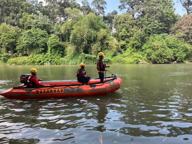 
Mandi Bersama Teman, Gibran Hilang Tenggelam di Sungai Enim