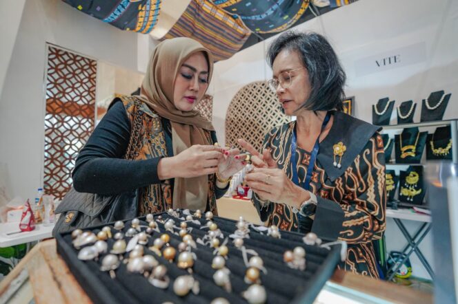 
Pertamina Patra Niaga Pikat Hati Pengunjung Indonesia Fashion Week 2026 Dengan Produk UMKM Binaan