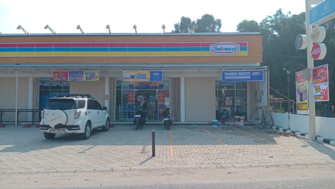 
Indomaret di Pemulutan Selatan, Ogan Ilir, Sudah Beroperasi Meski Diduga Belum Kantongi Izin