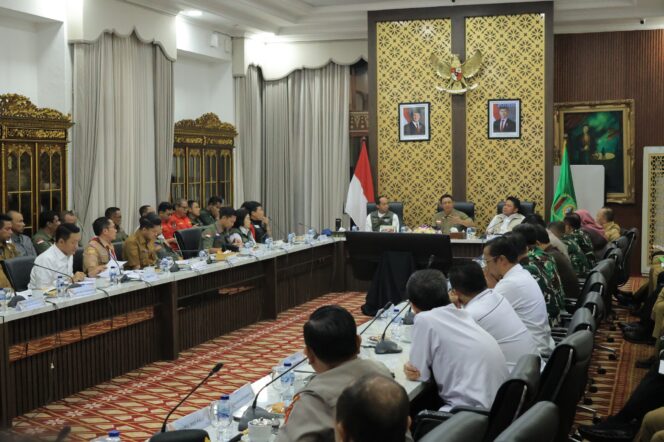 
Palembang Dapat Bantuan Logistik dan Peralatan dari BNPB untuk Perkuat Penanganan Karhutla