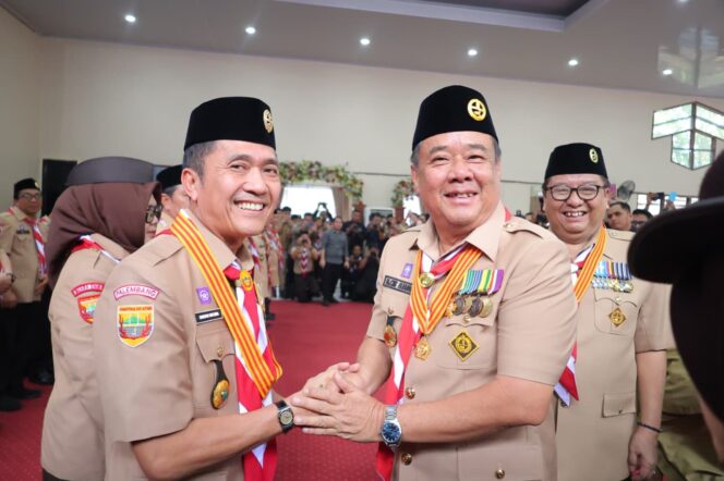 
Berkontribusi Nyata Terhadap Pembinaan Pramuka, Ratu Dewa Raih Penghargaan Lencana Melati