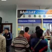Antrean di loket Samsat Online. Foto: Aprilandika Pratama/kumparan