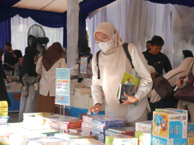 
Semesta Buku 2026 di Palembang: Bisa Bertemu Dee Lestari hingga Ikut Kelas Menulis