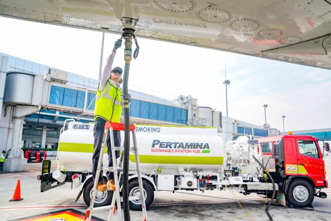 
Dukung Penerbangan Lebih Ramah Lingkungan, Pertamina Patra Niaga Perluas Layanan SAF