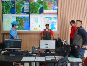 Ketua Harian Unsur Pengarah Badan Nasional Penanggulangan Bencana (BNPB), Brigjen Pol (Purn) Ir.Ary Laksmana Widjaja S.H.,M.Si., saat berada di Command Center APP Group. Foto : Istimewa