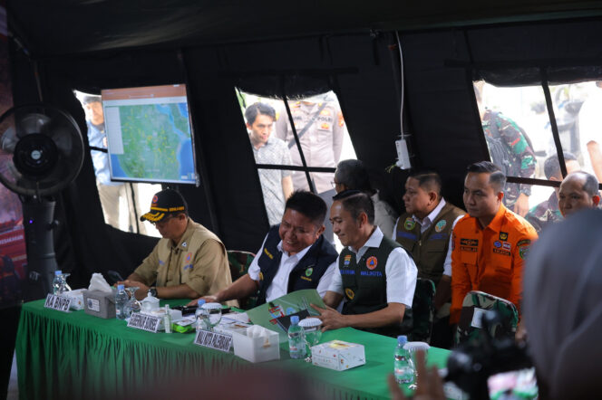 
Palembang Bertaruh Lawan Asap: Ratu Dewa Beberkan Data Karhutla dan Kekeringan di Depan Menko Polkam