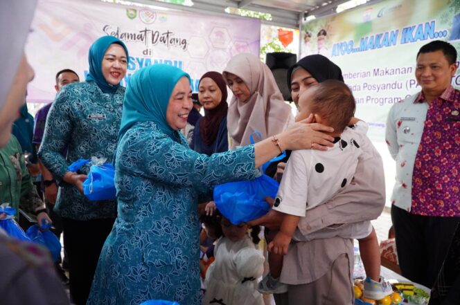 
Cegah Stunting Sejak Dini, PKK Palembang Tebar Olahan Ikan Bernutrisi untuk Puluhan Balita di Sako