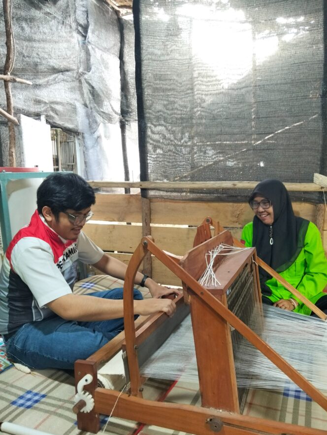 
Perluas Manfaat Pemberdayaan, Pertamina Gas Perkenalkan Tenun Serat Nanas di Lubuk Karet