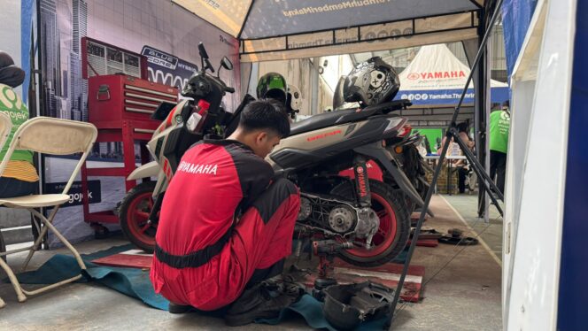 
Yamaha Thamrin Berikan Ganti Oli Mesin Gratis hingga Potongan DP bagi Ratusan Mitra Gojek di Palembang