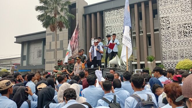 
Ojol di Palembang Meninggal Saat Kabut Asap, Deru: Penyebabnya Harus Dibuktikan Lewat Autopsi