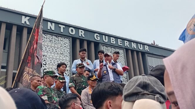
Didesak Mahasiswa soal Kabut Asap, Deru Akui Penanganan Karhutla Jadi Evaluasi