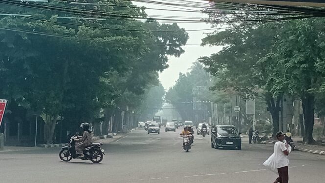
PM2.5 Palembang Tembus 476,9, Kabut Asap Kembali Pekat dan Warga Mengeluh Sesak