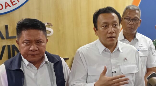 Gubernur Sumsel Herman Deru saat mendampingi Wakil Menteri Lingkungan Hidup (Mawen LH) Diaz Faisal Malik Hendropriyono di Palembang. Foto : Abdullah Toriq/Urban Id