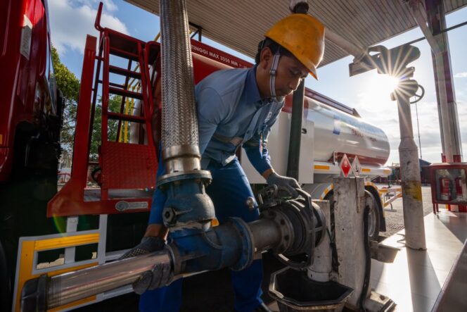 
Awak Mobil Tangki dan Operator SPBU Pertamina, Penjaga Energi di Balik Pertamina Grand Prix of Indonesia 2026